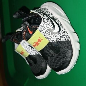 Size 2C - Baby Nike Flex Runner 2 JP ‘Doodle’ Black and White
